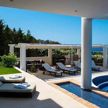 Lovely 6-bedrooms *