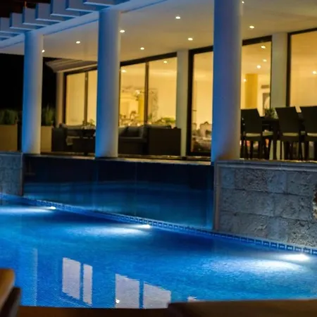 Lovely 6-bedrooms Appartement