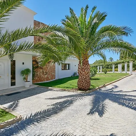 Lovely 6-bedrooms