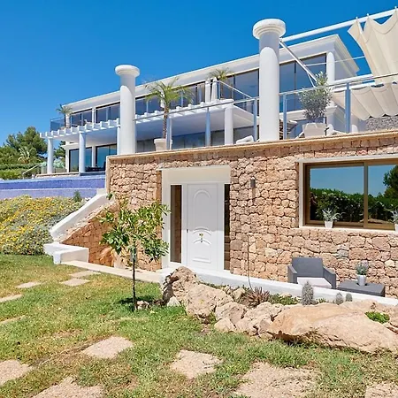 Lovely 6-bedrooms *