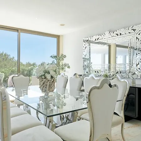 Lovely 6-bedrooms *