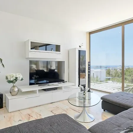 Lovely 6-bedrooms Appartement *