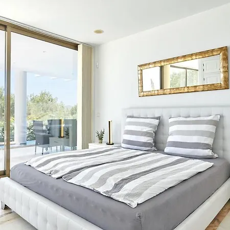 Lovely 6-bedrooms *
