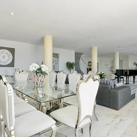 Lovely 6-bedrooms Appartement