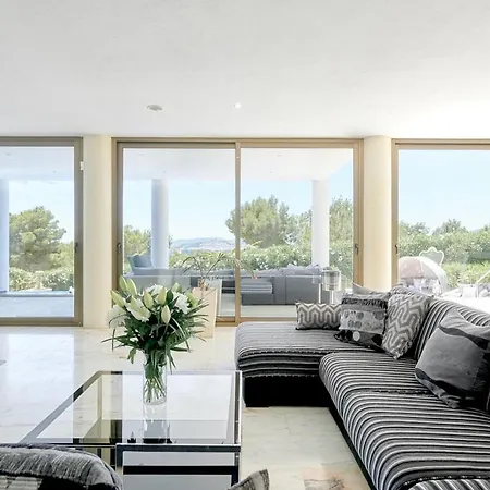 Lovely 6-bedrooms Appartement